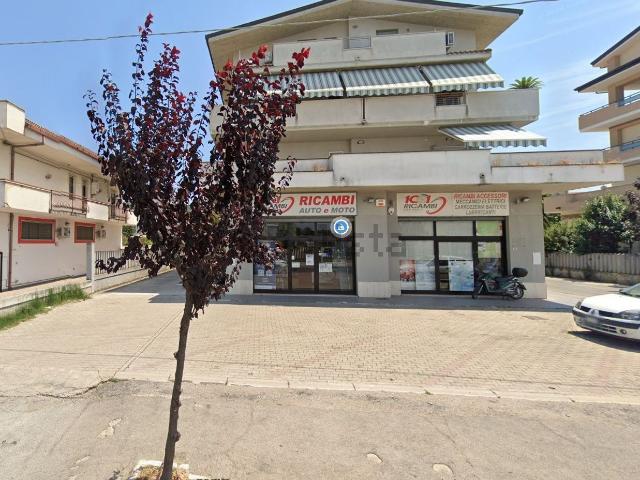 Locale Commerciale in vendita a San Giovanni Teatino, Abruzzo
