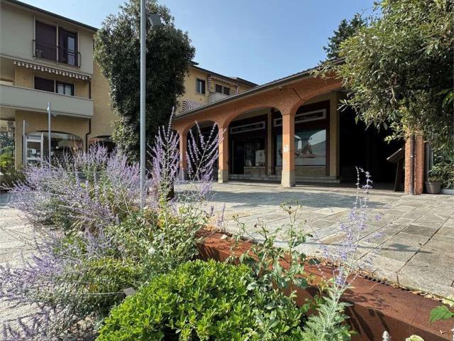 Locale Commerciale in vendita a Colline Matildiche, Re