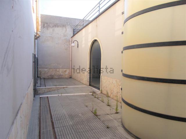 Locale Commerciale in vendita a Terramàini - Is Bingias, Cagliari