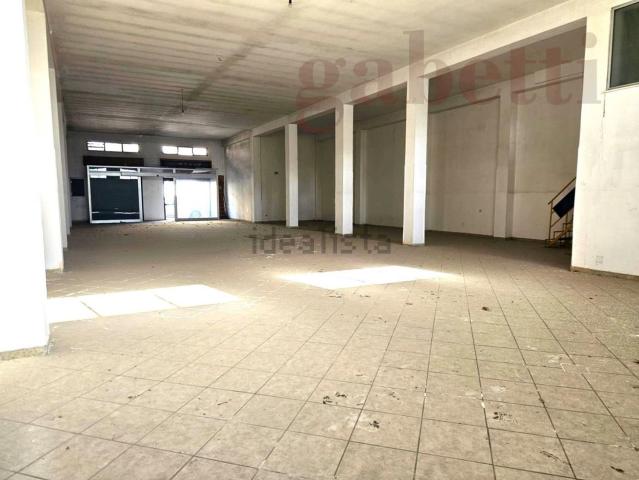 Locale Commerciale in vendita a Puglia, Lecce