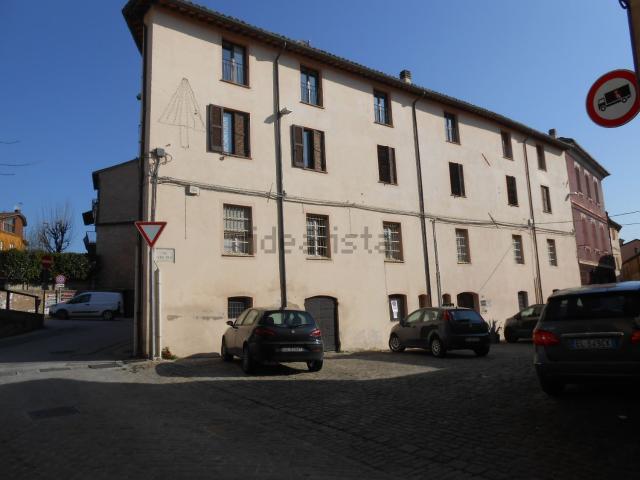 Locale Commerciale in vendita a Borgo, Marche