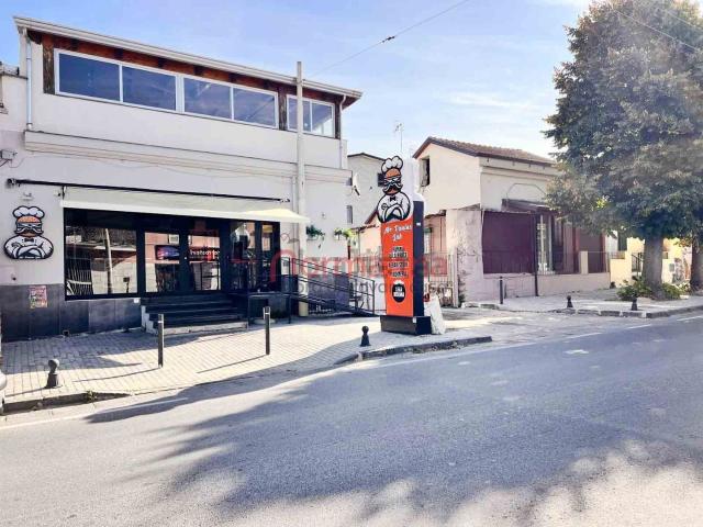 Locale Commerciale in vendita a Aversa, Campania