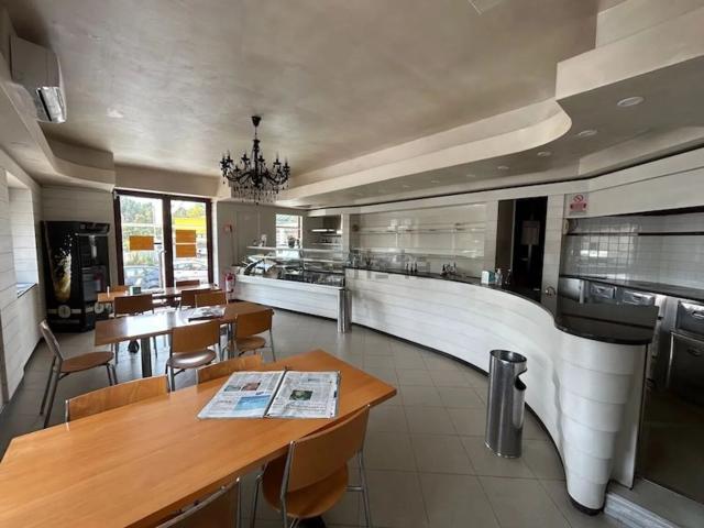 Locale Commerciale in vendita a San Rocchino, Massarosa
