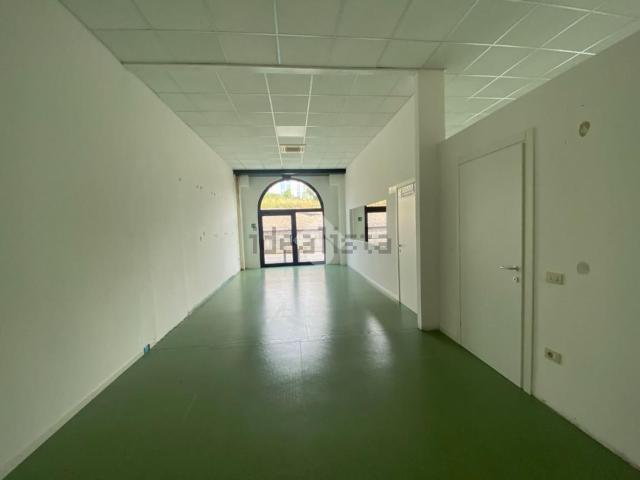 Locale Commerciale in vendita a Castiglione Delle Stiviere, Lombardia