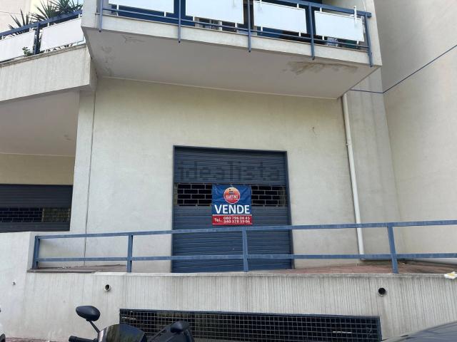 Locale Commerciale in vendita a Puglia, Bari