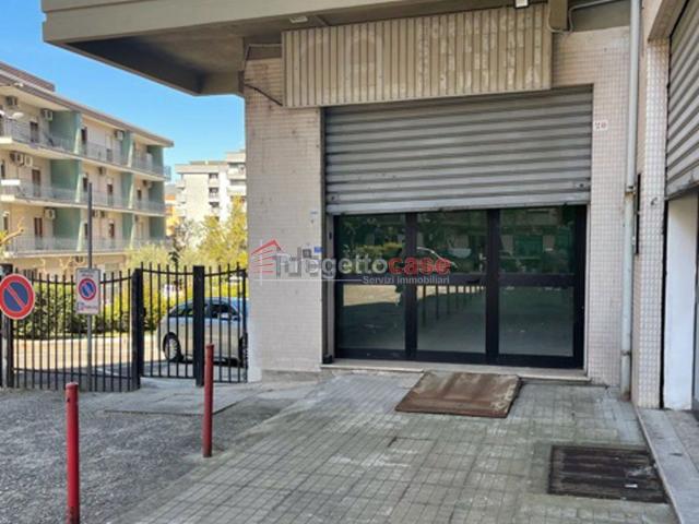 Locale Commerciale in vendita a Calabria, Cosenza