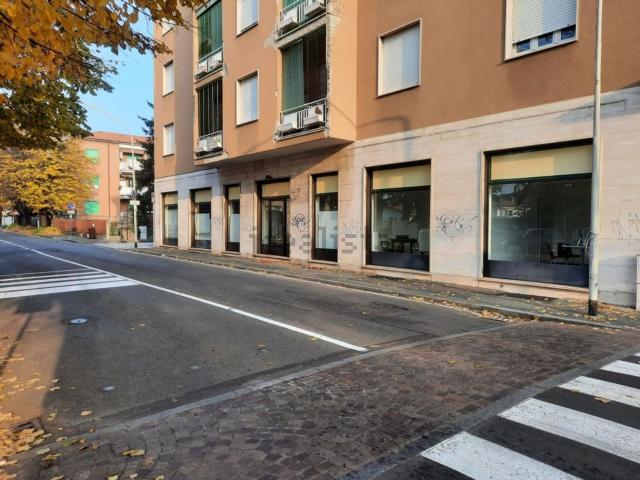 Locale Commerciale in vendita a San Vittore Olona, Lombardia