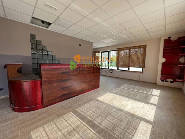Locale Commerciale in vendita a Campobasso, Molise