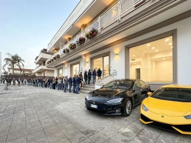 Locale Commerciale in vendita a San Vitaliano, Campania