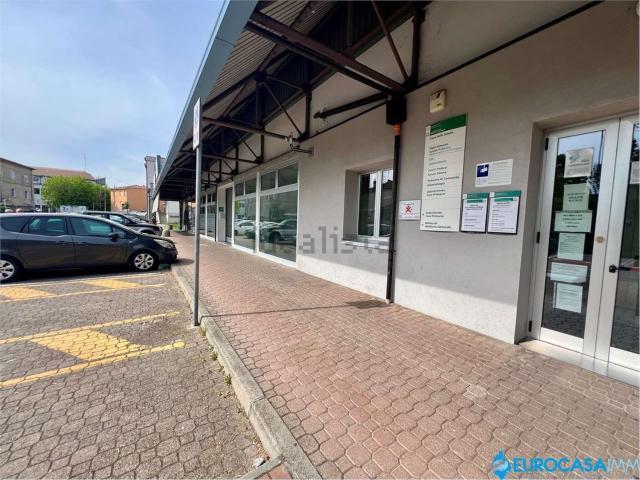 Locale Commerciale in vendita a Pianura Reggiana, Re