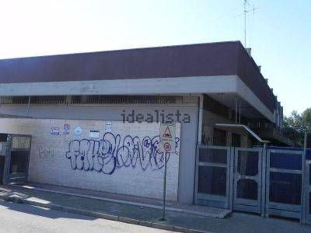 Locale Commerciale in vendita a Municipio 4, Puglia