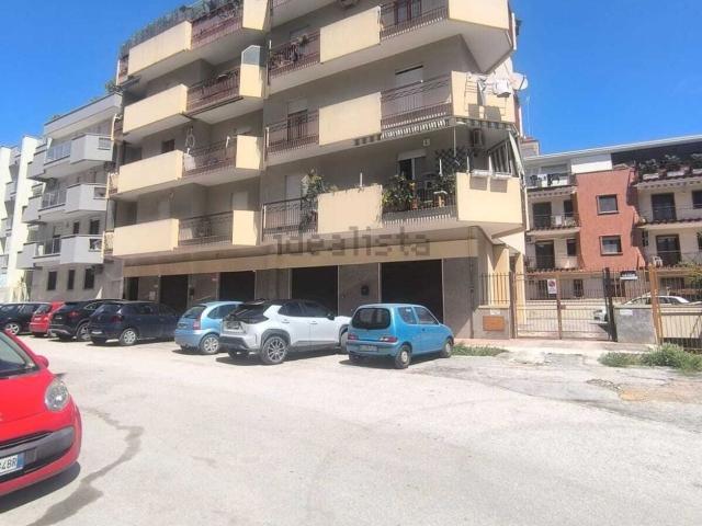 Locale Commerciale in vendita a Puglia, Barletta-andria-trani