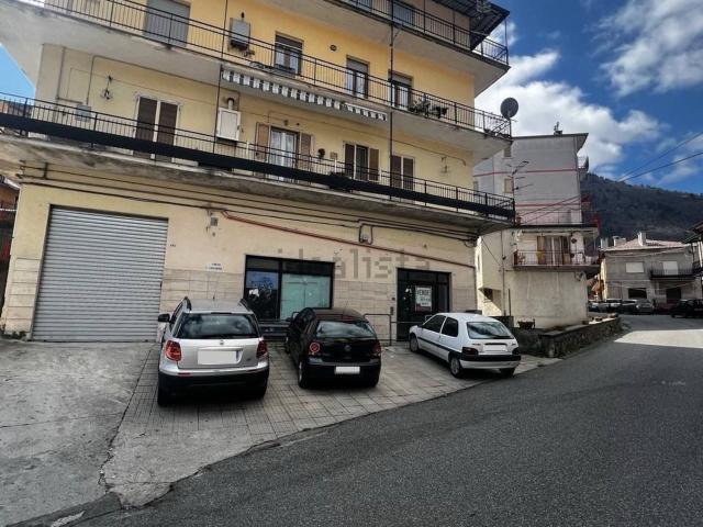 Locale Commerciale in vendita a Calabria, Cosenza