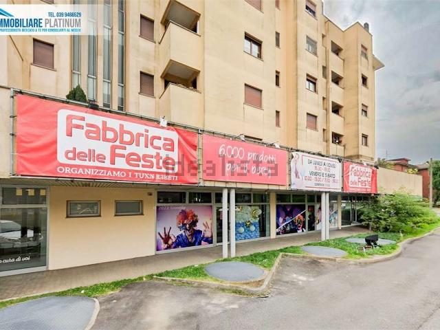 Locale Commerciale in vendita a Solaro, Lombardia