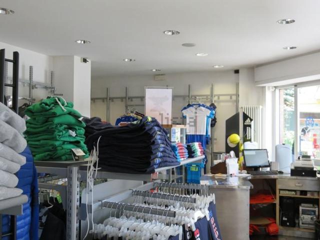 Locale Commerciale in vendita a Piazzo, Piemonte