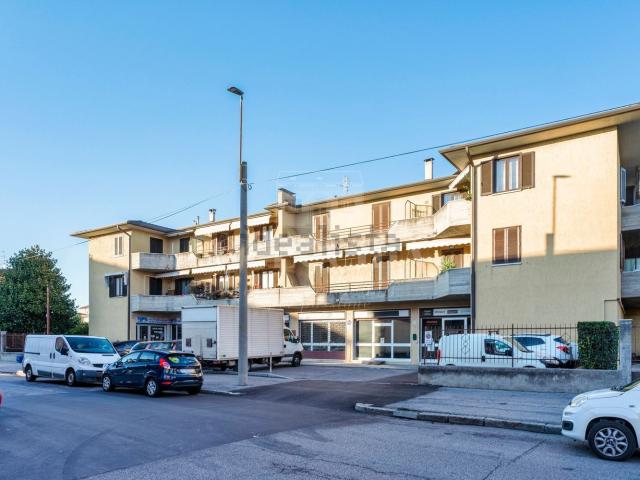 Locale Commerciale in vendita a Zona Ovest, Brescia