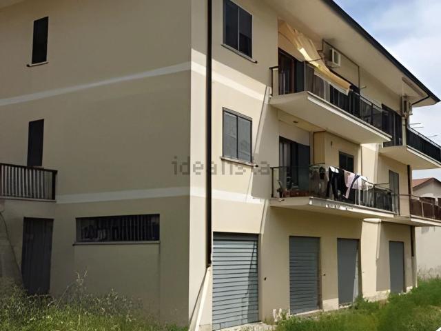 Locale Commerciale in vendita a Appiè la Terra, Carolei