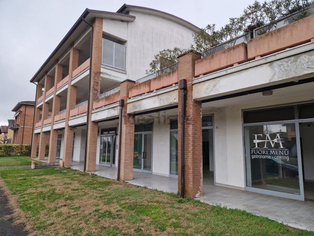 Locale Commerciale in vendita a Pianura Reggiana, Re