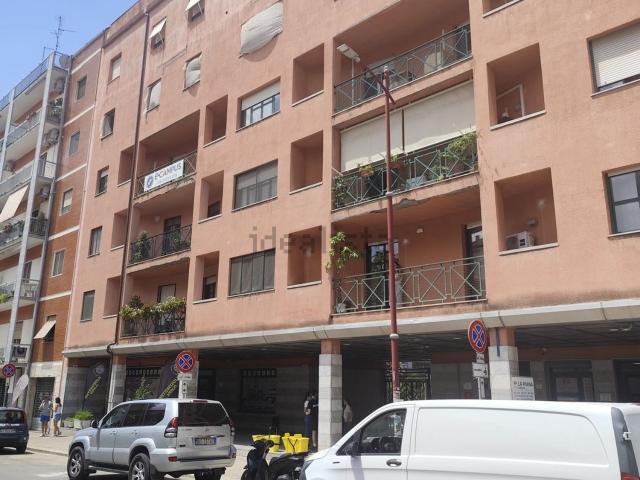 Locale Commerciale in vendita a Reggio di Calabria, Reggio Calabria