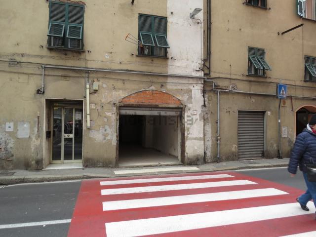 Locale Commerciale in vendita a Val Polcevera, Serra Riccò