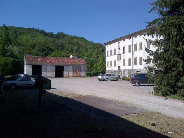 Locale Commerciale in vendita a Gavazzo, Traversetolo
