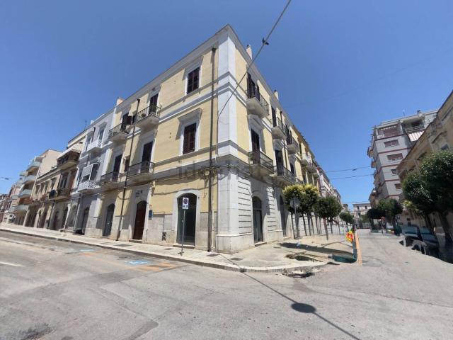 Locale Commerciale in vendita a Puglia, Barletta-andria-trani