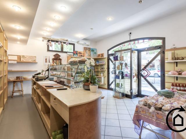 Locale Commerciale in vendita a Unione di Comuni della Romagna Forlivese, Quattro