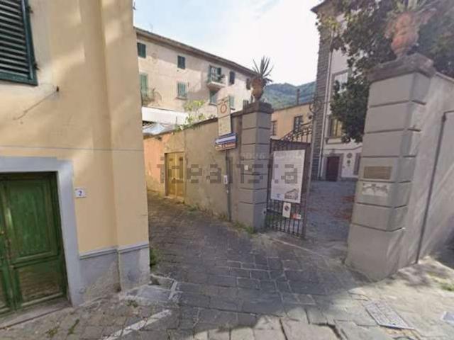 Locale Commerciale in vendita a Ricciano, Uzzano E Castello