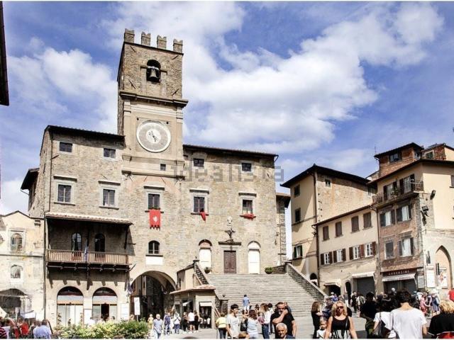 Locale Commerciale in vendita a Cortona, Toscana