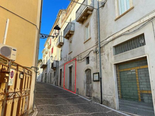 Locale Commerciale in vendita a Contrada Praziano, San Valentino in Abruzzo Citeriore