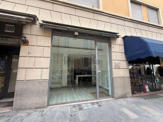Locale Commerciale in vendita a Parma Centro, Sorbolo