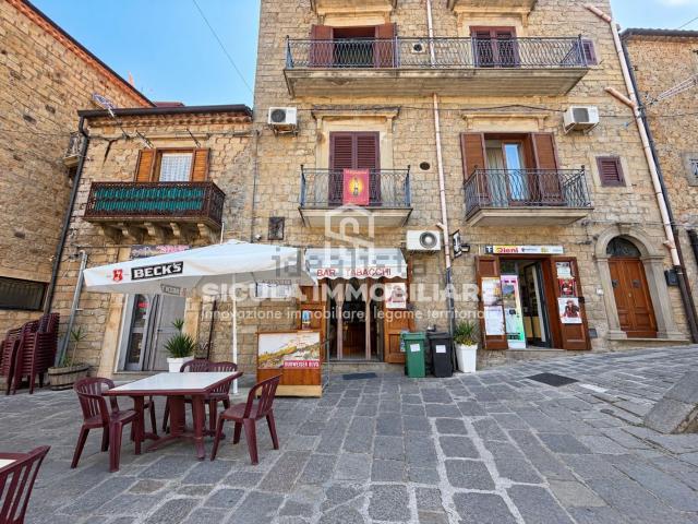 Locale Commerciale in vendita a Santuzza, Mistretta