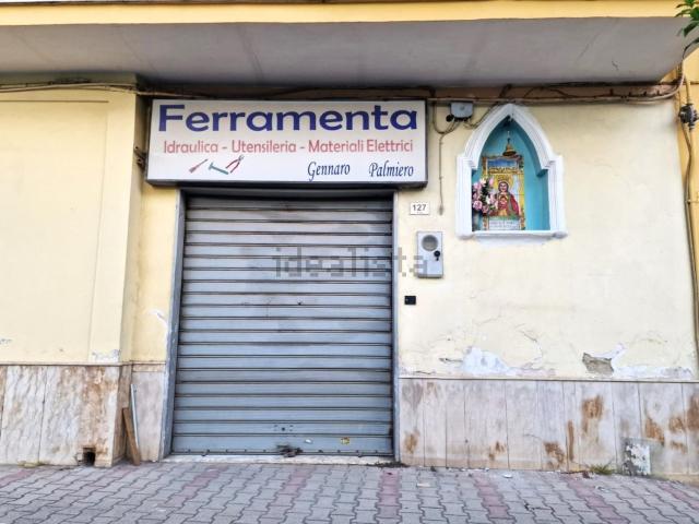 Locale Commerciale in vendita a Sant'Andrea dei Lagni, Santa Maria Capua