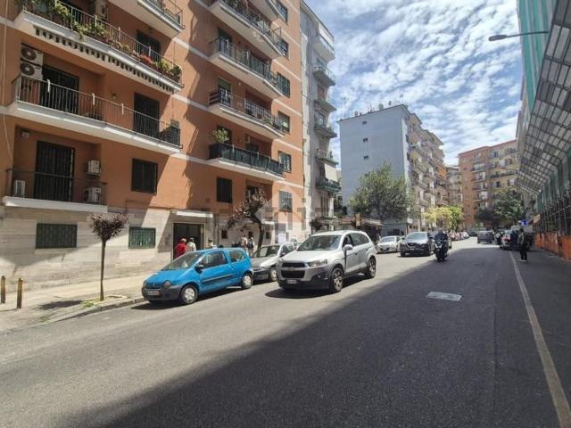 Locale Commerciale in vendita a Municipalità 5, Campania