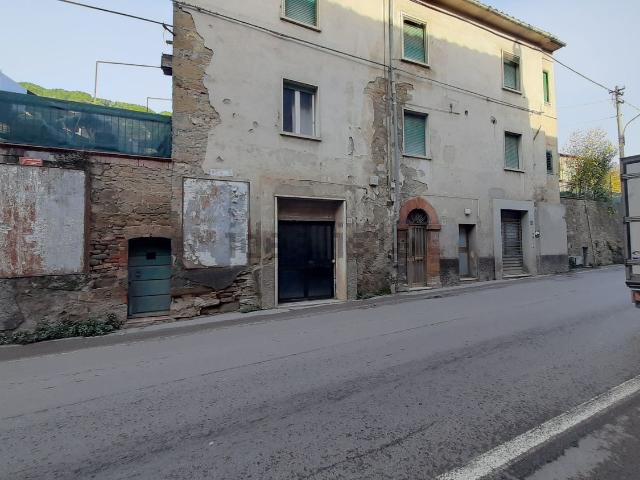 Locale Commerciale in vendita a Cenerente, Umbria