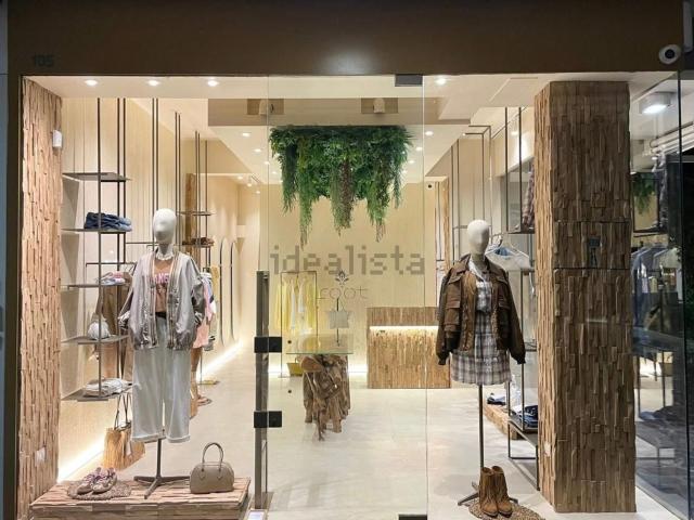 Locale Commerciale in vendita a Ravenna, Reggio Emilia