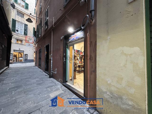 Locale Commerciale in vendita a Centro Est, Serra Riccò