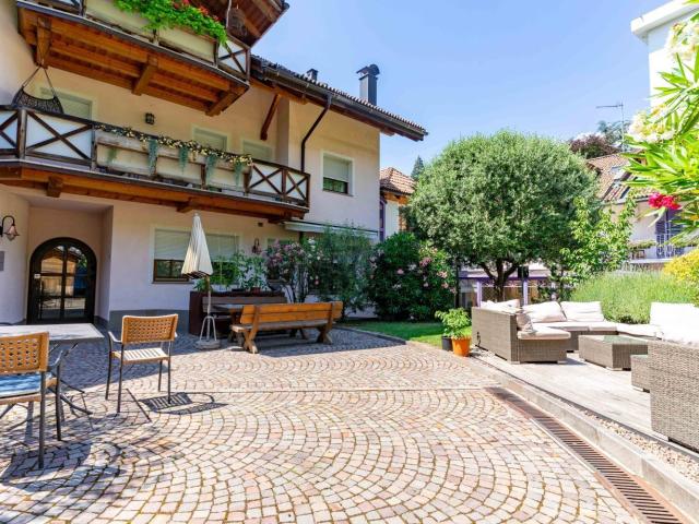 Locale Commerciale in vendita a Oltrisarco-Aslago - Oberau-Haslach, Bolzano - Bozen