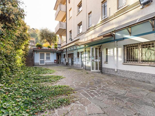 Locale Commerciale in vendita a Pirlotti, Capriolo