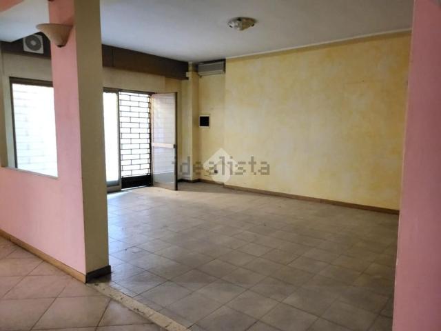 Locale Commerciale in vendita a Calepio, Castelli Calepio