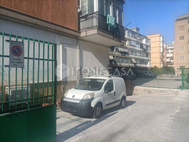 Locale Commerciale in vendita a Municipio 2, Puglia