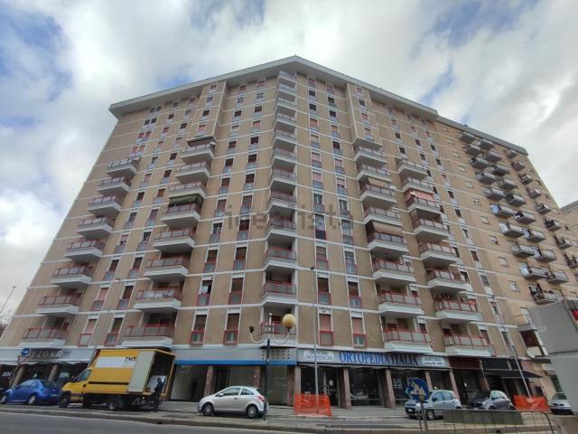 Locale Commerciale in vendita a Nicolosi, Latina