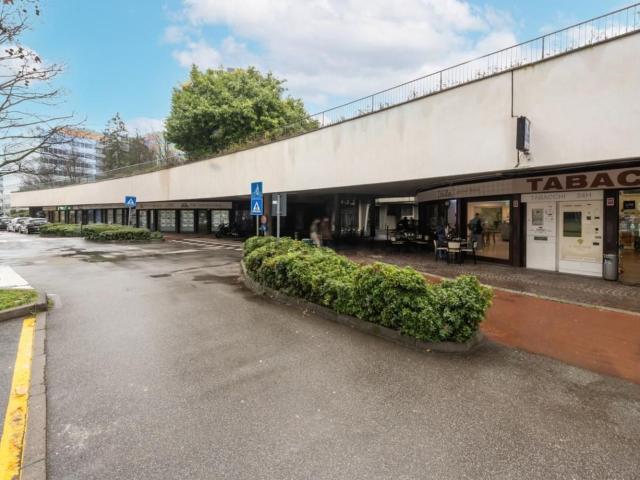 Locale Commerciale in vendita a San Felice, Segrate