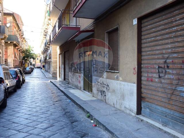 Locale Commerciale in vendita a Centro storico, Catania