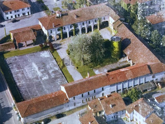 Locale Commerciale in vendita a Spessa, Lombardia