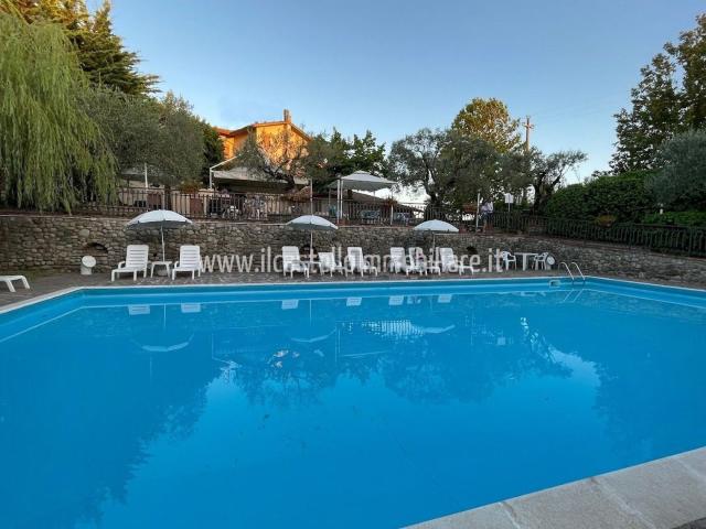 Locale Commerciale in vendita a Chiusi Città, Toscana