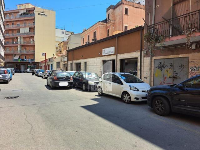Locale Commerciale in vendita a Marinella, Calabria