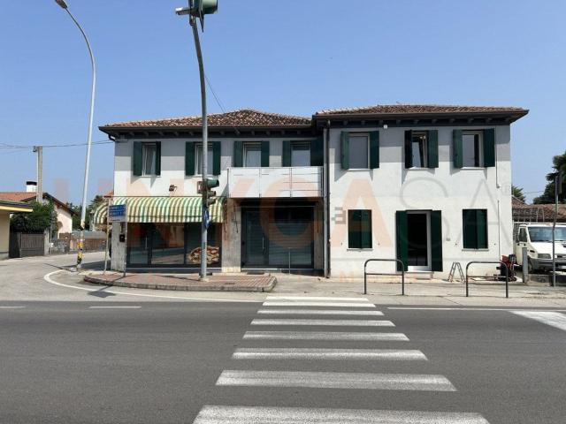 Locale Commerciale in vendita a Tombolo, Veneto