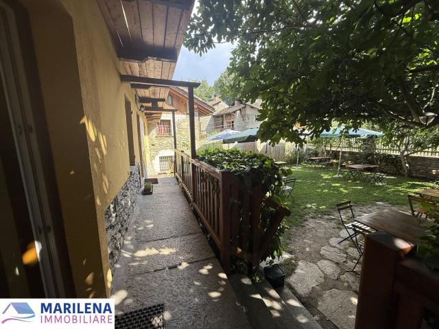 Locale Commerciale in vendita a Introd, Aosta