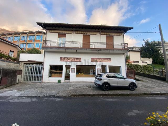 Locale Commerciale in vendita a Chiuso, Lecco